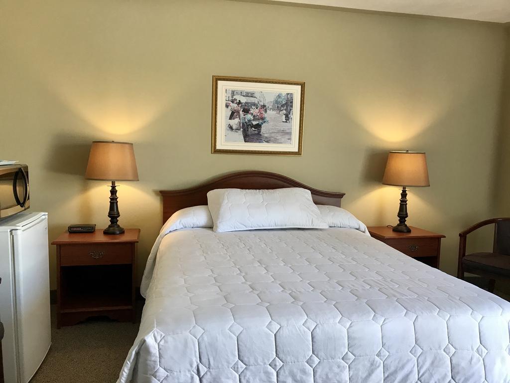 Manitoulin Inn Mindemoya المظهر الخارجي الصورة