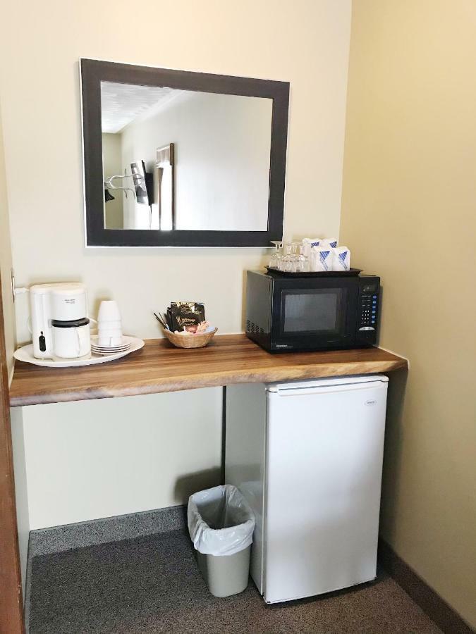 Manitoulin Inn Mindemoya المظهر الخارجي الصورة